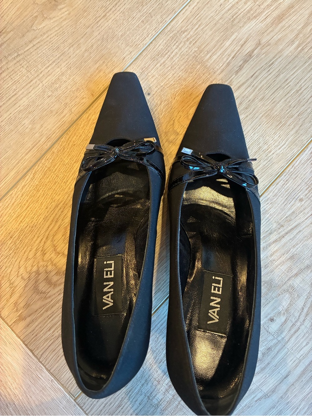 Vaneli Black Pointed Toe Pumps with Bow Accent witchy vintage look size 7 EUC - Picture 7 of 8